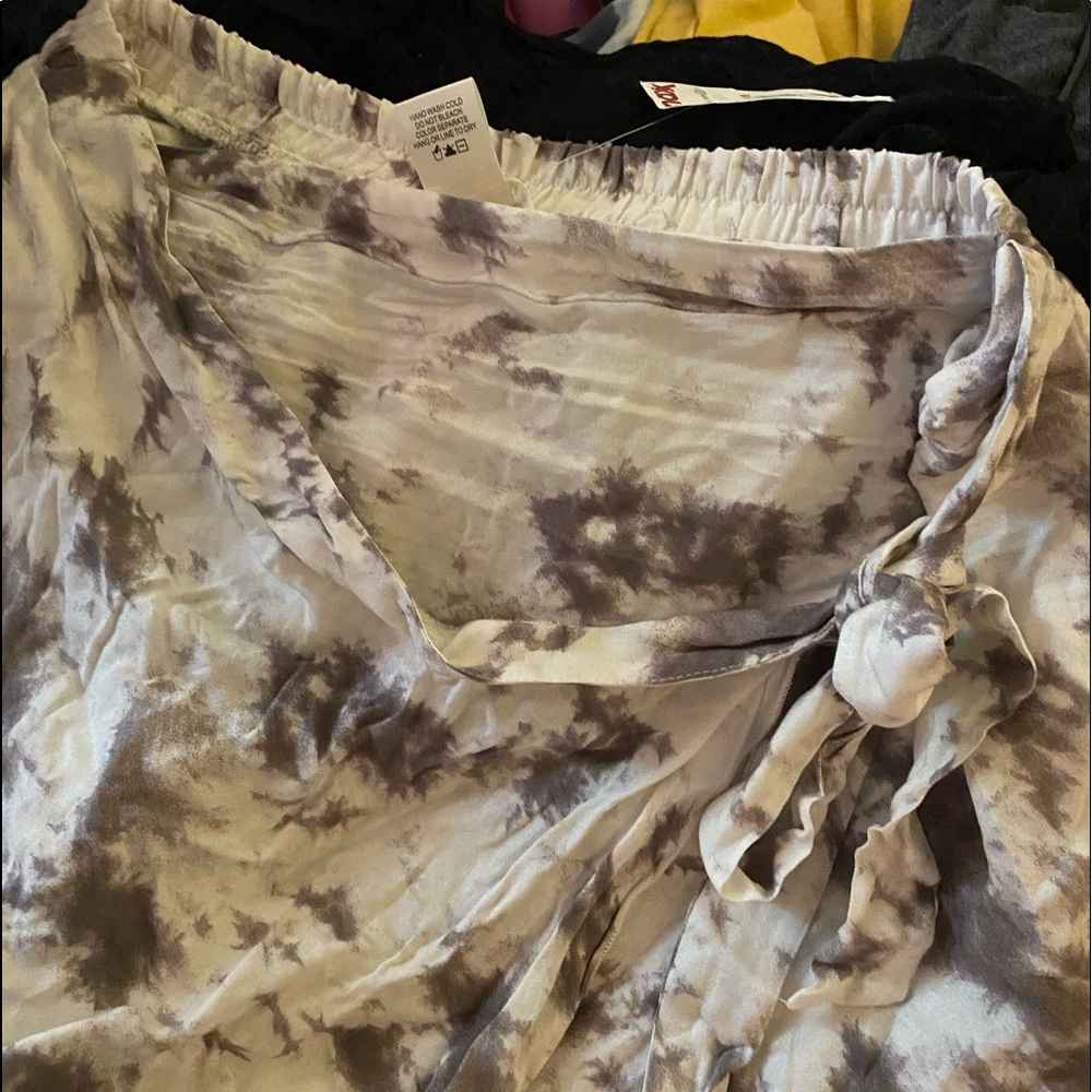 Midi skirt with tie